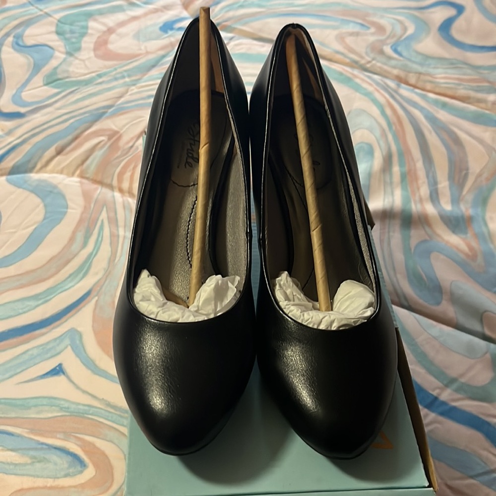 Heels - Picture 2 of 4